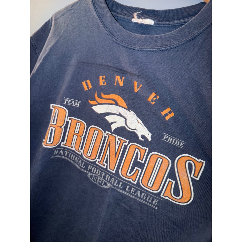 Denver Broncos Vintage Graphic T-Shirt Navy Blue NFL Football Team Pride Mens‎ - Picture 2 of 4